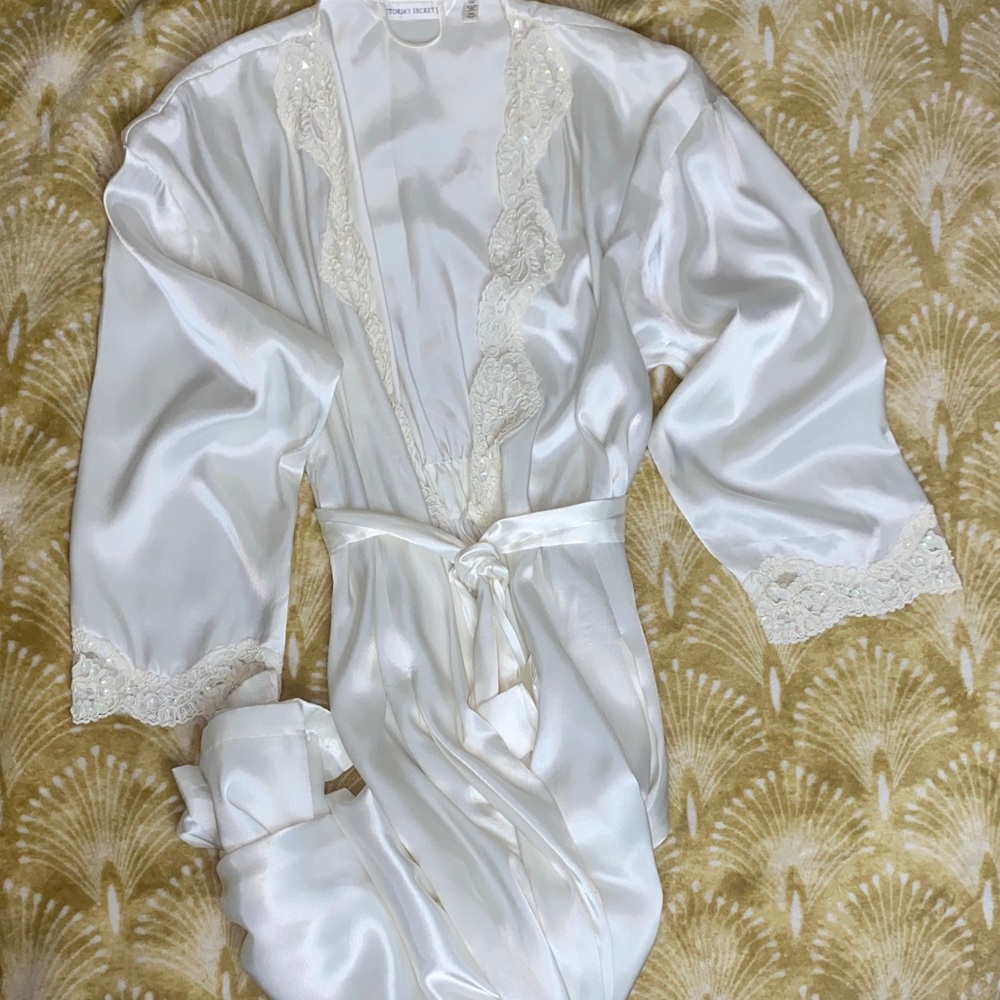 Elegant White Lace Trim Satin Robe
